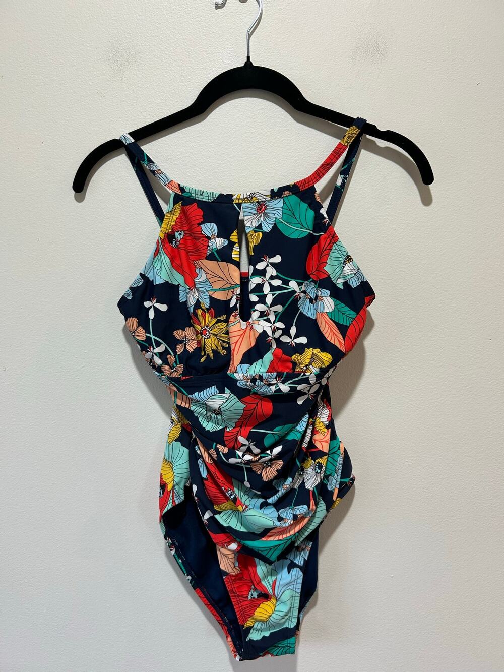 Ellen Tracy floral high neck keyhole one piece swim suit size 6 resort beach